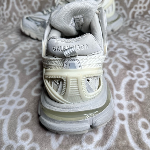 Authentic Balenciaga Trainer 2.0 - Picture 3 of 10